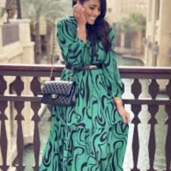 Zara Dresses & Skirts - Zara Green Black Print Long Sleeve Midi Dress M